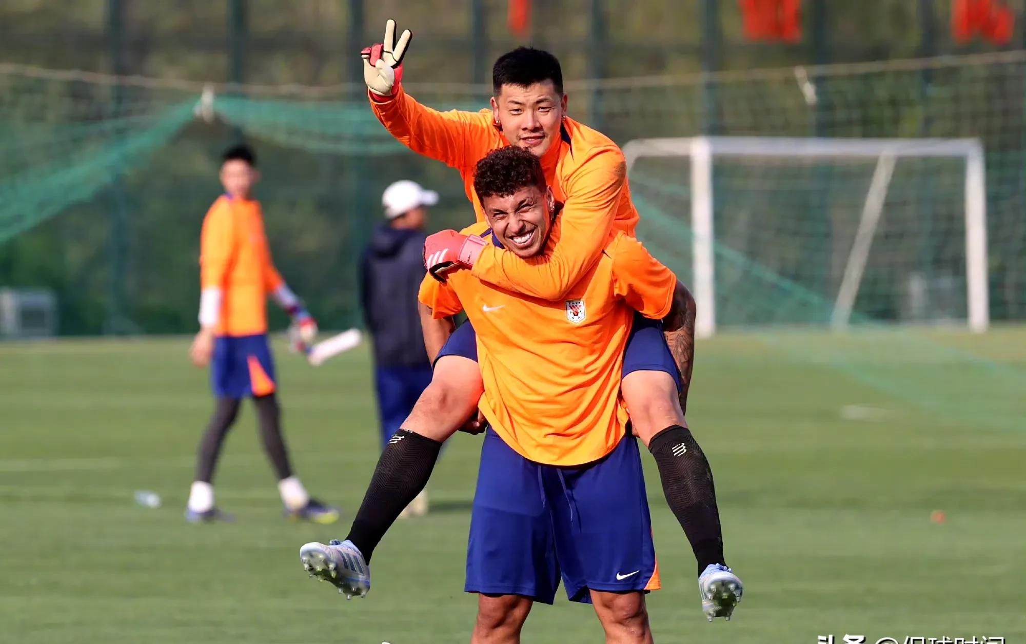 转会期北京国安备战欧超杯;复出首秀细节曝光;底气十足;临场指挥获称赞 转会期北京国安备战欧超杯;复出首秀细节曝光;底气十足;临场指挥获称赞