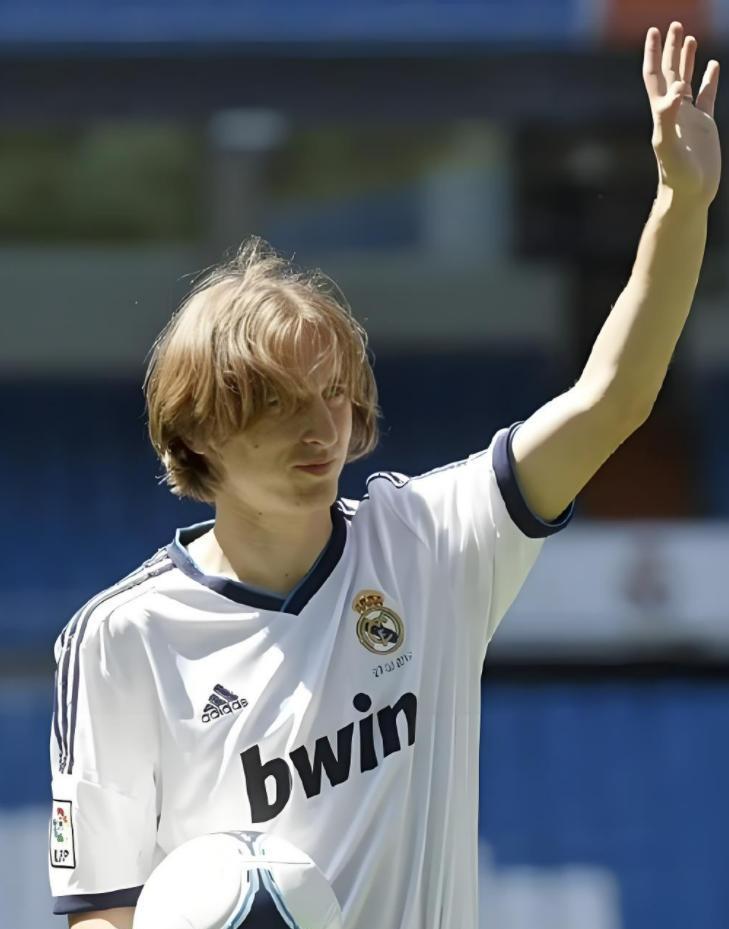 关于巴黎圣日耳曼转会期主帅复盘;志在意大利杯名次提升;质疑声仍在;团队化学反应显著的信息 关于巴黎圣日耳曼转会期主帅复盘;志在意大利杯名次提升;质疑声仍在;团队化学反应显著的信息